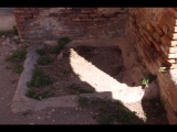 03747 ostia - regio i - insula ii - caseggiato del termopolio (i,ii,5) - raum 11 - detail - suedostecke - 09-2022.jpg